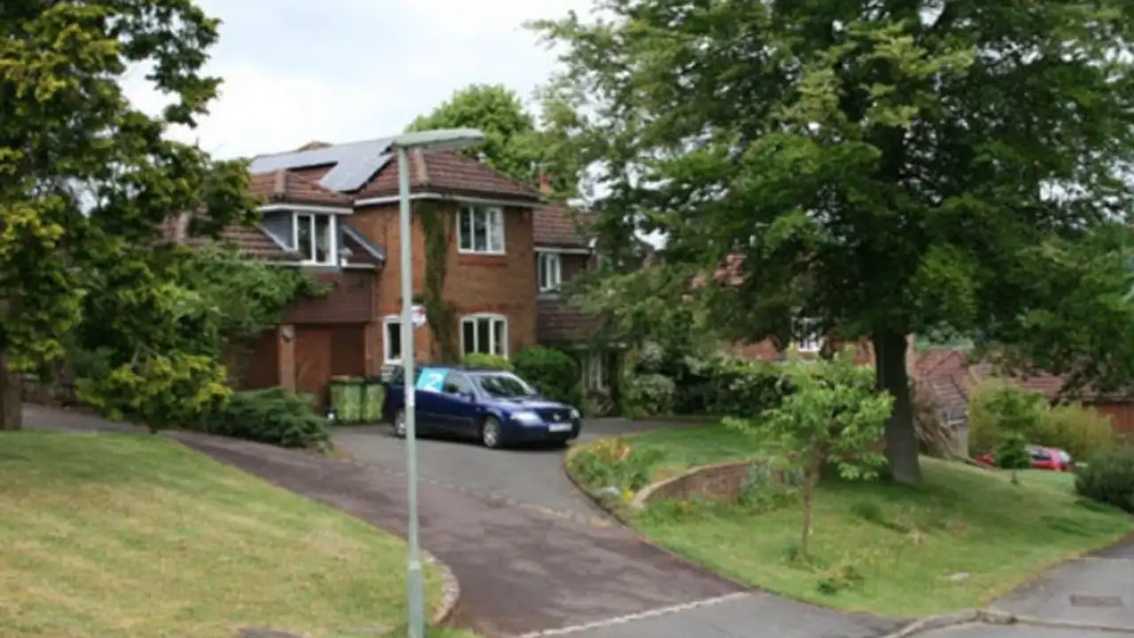 Should neighbors get a legal say in how adjacent property is landscaped?