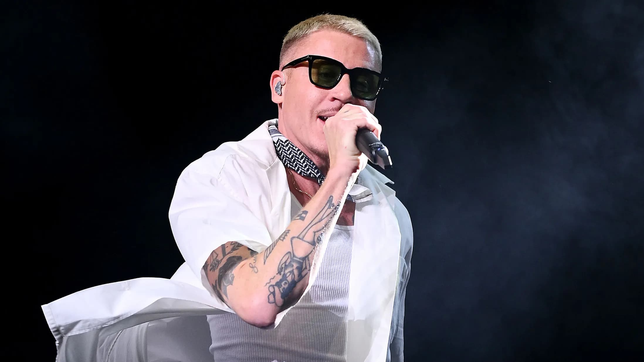 Should musicians avoid political statements while opening for other artists on tour?